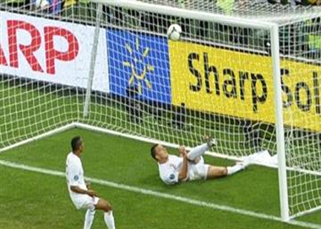 الفيفا يوافق على تكنولوجيا المرمى والحجاب