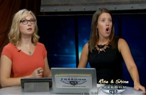 رد فعل مذيعة أمريكية على الهواء لحظة وقوع زلزال (فيديو)