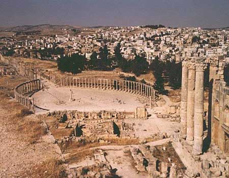 مسرحية ربيع ابن العربي في جرش في اول عروضها 
