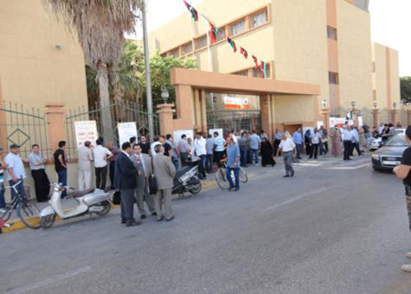 ليبيا تشهد عودة عنيفة للديمقراطية ليبيا تشهد عودة عنيفة للديمقراطية