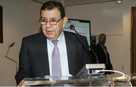 محافظ المركزي يشدد على اهمية التوافق الوطني في التعامل مع القضايا الاقتصادية محافظ المركزي يشدد على اهمية التوافق الوطني في التعامل مع القضايا الاقتصادية