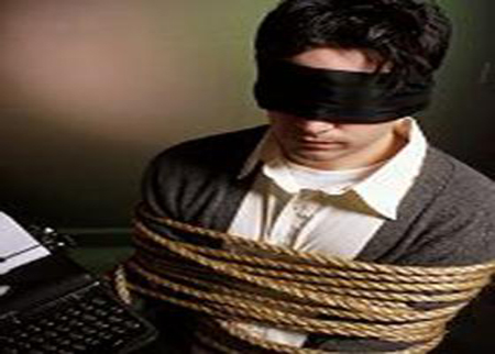 خطف صحافيين ليبيين بعد تغطيتهما الانتخابات في بني وليد خطف صحافيين ليبيين بعد تغطيتهما الانتخابات في بني وليد