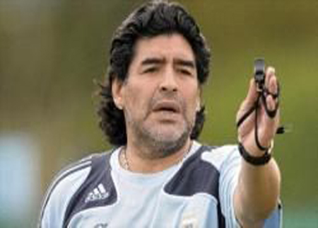 مارادونا يقترب من تدريب بوكا جونيور الأرجنتيني مارادونا يقترب من تدريب بوكا جونيور الأرجنتيني