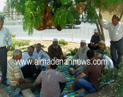 اعتصام مفتوح لمتقاعدي الموانئ  على الدوار الرابع ( صور )
