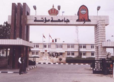 تتنبى مجموعة من شباب جامعة مؤتة التزيين والتنظيف على حساب نفقتهم الخاصة تتنبى مجموعة من شباب جامعة مؤتة التزيين والتنظيف على حساب نفقتهم الخاصة