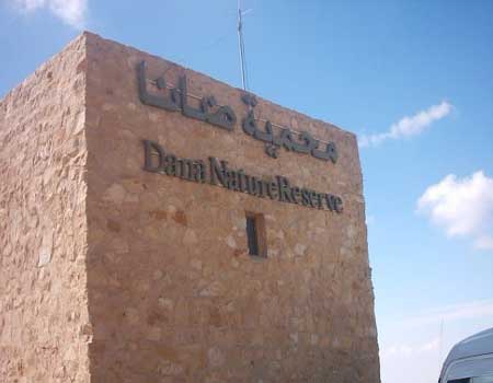 فريق بريطاني ينهي أعمالا تطوعية في ضانا فريق بريطاني ينهي أعمالا تطوعية في ضانا