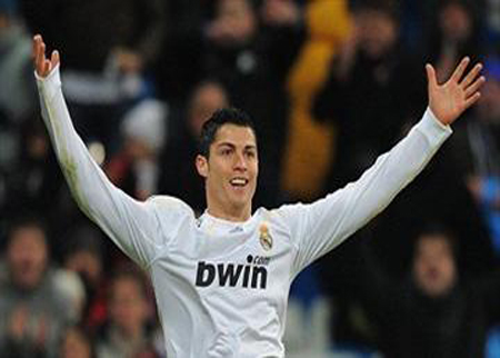 ريال مدريد يسعى لرفع راتب رونالدو