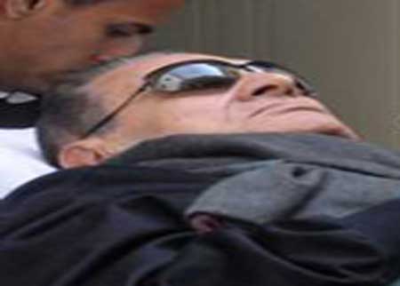 النائب العام المصري يأمر بنقل مبارك إلى محبسه بسجن طرة النائب العام المصري يأمر بنقل مبارك إلى محبسه بسجن طرة