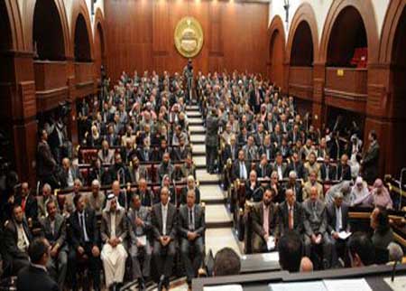 مصر تنتظر يوماً حافلاً بالدعاوى القضائية تفتح صراعاً على السلطة