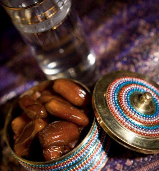 الإنتظار والهدوء عنوان إفطارات رمضان الإنتظار والهدوء عنوان إفطارات رمضان