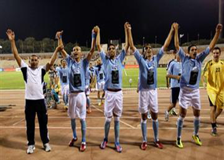 الفيصلي يتوج بلقب كأس الكؤوس بعد انسحاب منشية بني حسن الفيصلي يتوج بلقب كأس الكؤوس بعد انسحاب منشية بني حسن
