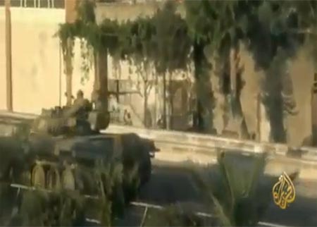 انشقاقات بسوريا وتواصل القتال بدمشق انشقاقات بسوريا وتواصل القتال بدمشق