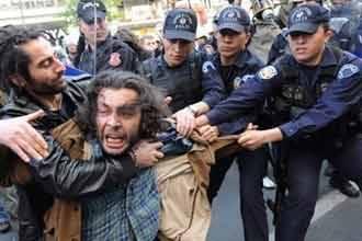 عمال العالم يتظاهرون على خلفية الأزمة الاقتصادية