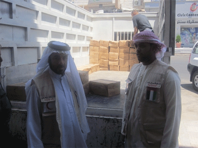 الهلال الأحمر الإماراتي يقدم 20 طناً من التمور للاجئين السوريين في الاردن (صور)