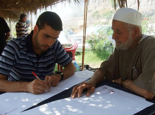 "هوية".. توثيق لعائلات فلسطين وتراثها "هوية".. توثيق لعائلات فلسطين وتراثها