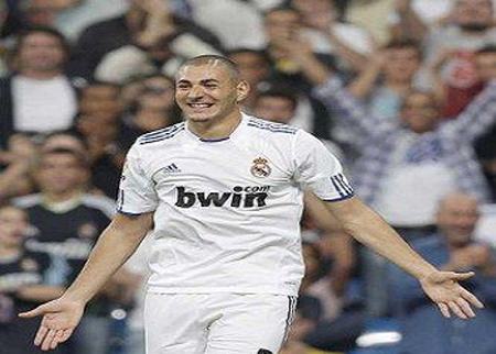بنزيما ينهي عطلته ويعود للتدريبات بنزيما ينهي عطلته ويعود للتدريبات