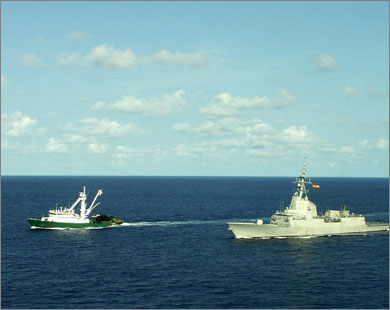   قراصنة صوماليون يعلنون خطف سفينتين جديدتين 