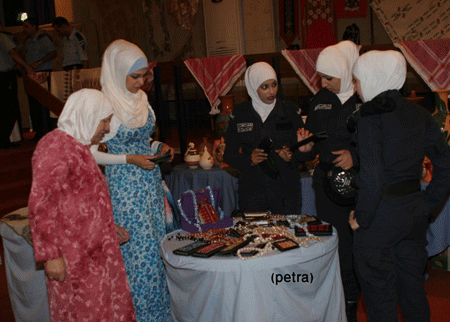 مواطنون ينتجون من داخل السجون  