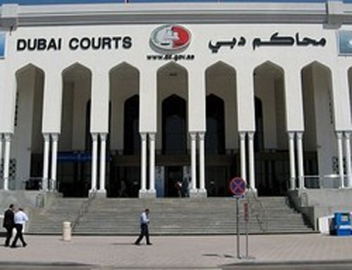 عامل مطعم في دبي يحاول اغتصاب امرأة فتحت له الباب وهي ترتدي ملابس مغرية عامل مطعم في دبي يحاول اغتصاب امرأة فتحت له الباب وهي ترتدي ملابس مغرية