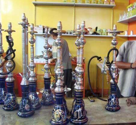 في اربد .. موظف عام متهم بابتزاز اصحاب " كوفي شوب " بالفتيات 