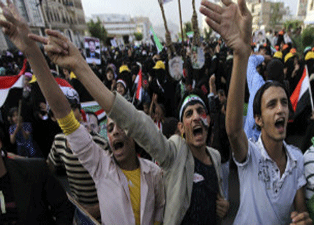 اليمن: الصحفيون ينددون بـ"محاولة اغتيال" السكرتير الصحفي للرئيس اليمن: الصحفيون ينددون بـ"محاولة اغتيال" السكرتير الصحفي للرئيس