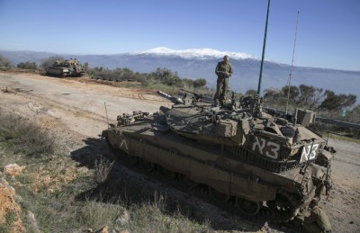 جيش الاحتلال يضع حواجز إسمنتية على الحدود مع لبنان تحسبا لهجمات