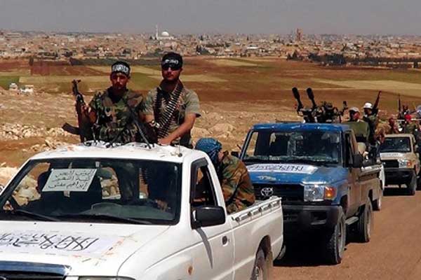 مقاتلو الريف يقصدون حلب لحسم المعركة مقاتلو الريف يقصدون حلب لحسم المعركة