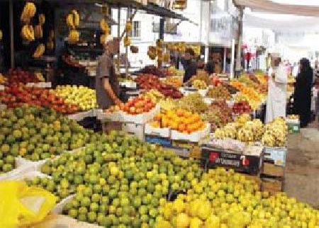 معرشات مخالفة تكبد اصحاب محال بيع الخضار خسائر في منافسة غير عادلة  