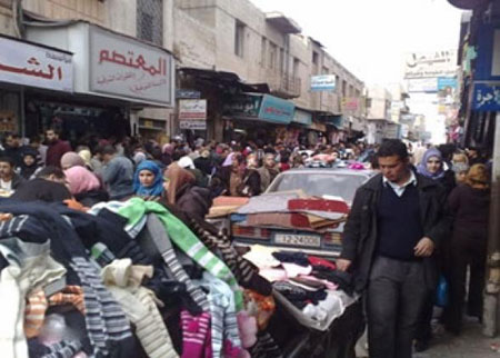 بضاعة بسطات اربد الوانها زاهية واسعارها قليلة وتعوق الحركة 