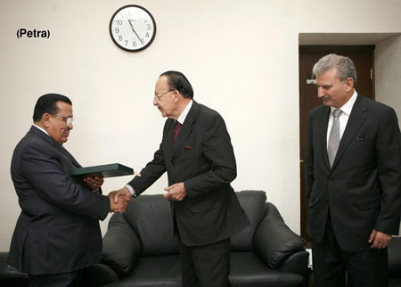 الروابدة يتسلم نسخة من تقرير المركز الوطني لحقوق الإنسان 