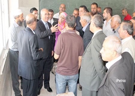 وزير التربية والتعليم يتفقد مدارس في الرصيفة 