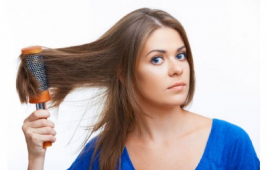 أخطاء شائعة ترتكبها المرأة بحق شعرها أخطاء شائعة ترتكبها المرأة بحق شعرها