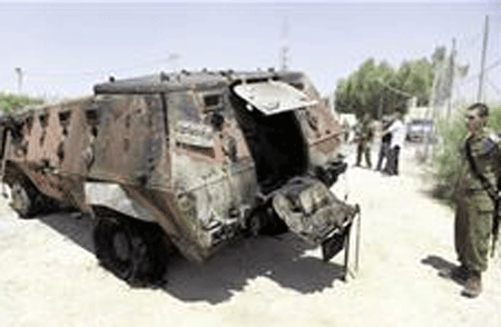 وقائع الجريمة: طعام الإفطار فى أفواه الشهداء والذخيرة فى جيوبهم.. والطلقات فى الرأس والصدر وقائع الجريمة: طعام الإفطار فى أفواه الشهداء والذخيرة فى جيوبهم.. والطلقات فى الرأس والصدر