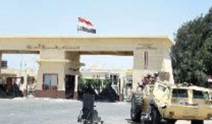 مطار القاهرة يمنع دخول الفلسطينيين.. وإلغاء حجوزات سياحية