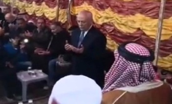 العيسوي يزور بيت عزاء نيبال .. وعائلتها تطالب باعدام القاتل العيسوي يزور بيت عزاء نيبال .. وعائلتها تطالب باعدام القاتل