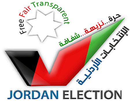 راصد يسجل ملاحظاته عن اليوم الاول لعملية تسجيل الناخبين 