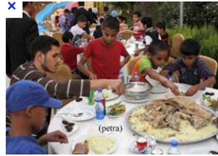 الامير عمر بن فيصل يرعى حفل افطار للايتام والمعاقين