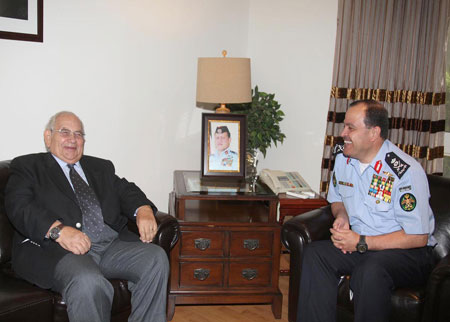 نائب جلالة الملك يزور مديرية الامن العام 