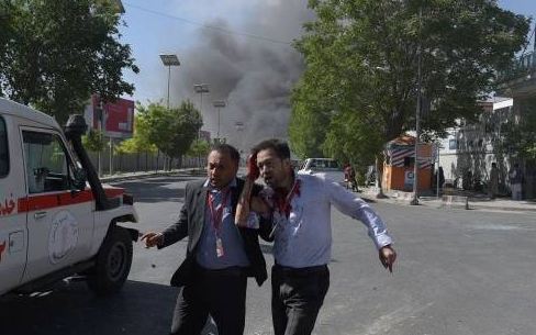 مقتل شرطي أفغاني وإصابة 8 بهجوم بشاحنة مفخخة