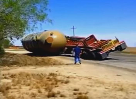 (بالفيديو) أخطر حوادث الشاحنات والمعدات الثقيلة