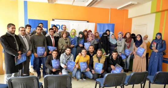 بالتعاون مع البنك العربي مركز تطوير الأعمال يقيم حفل تخريج برامج الشباب والريادة في محافظة الطفيلة