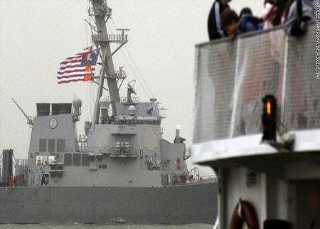 البحرية الأمريكية: اصطدام مدمرة حربية بناقلة نفط في هرمز