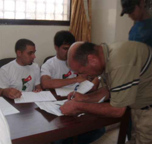 شباب كلنا الاردن في البلقاء يطلقون حملة توعوية وتثقيفية للتسجيل للانتخابات 