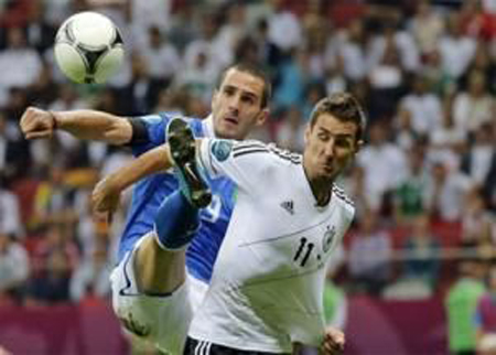الألماني كلوزه يفكر في الاعتزال الدولي بعد كأس العالم 2014