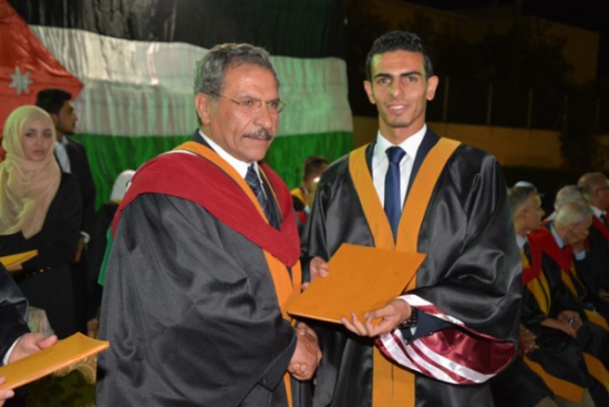 د. أللوزي يرعى حفل تخريج الفوج الثالث لأردنية العقبة د. أللوزي يرعى حفل تخريج الفوج الثالث لأردنية العقبة