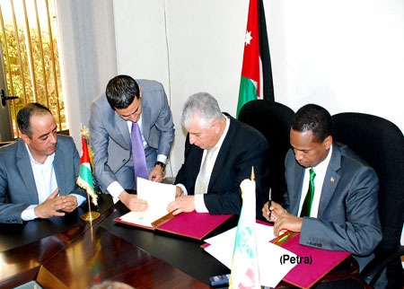 وزير العمل يوقع مع نظيره الاثيوبي مذكرة تفاهم خاصة بالعاملين بالمنازل 