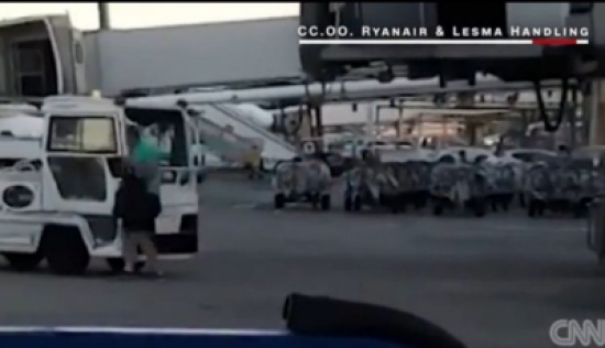 فيديو: فاته موعد الطائرة فماذا فعل !