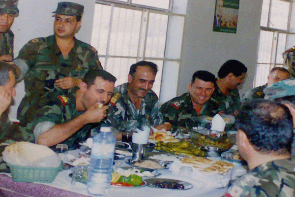 مصادر: قريب لنائب الأسد ينشق عنه ويدعو الجيش للانضمام للثورة