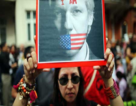 .بريطانيا والسويد تنتقدان قرار الاكوادور منح مؤسس "ويكيليكس" اللجوء السياسي