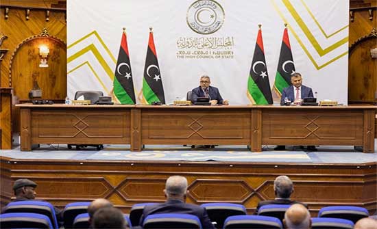ليبيا.. أطراف معارضة لتغيير الحكومة تعقد اجتماعات بطرابلس قبيل جلسة للبرلمان ليبيا.. أطراف معارضة لتغيير الحكومة تعقد اجتماعات بطرابلس قبيل جلسة للبرلمان